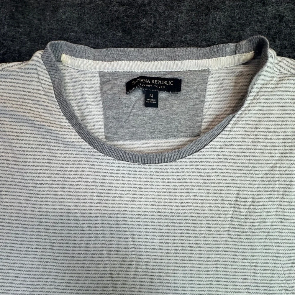 Banana Republic T-Shirt Mens Medium Grey Luxury Touch‎ Striped Jacquard